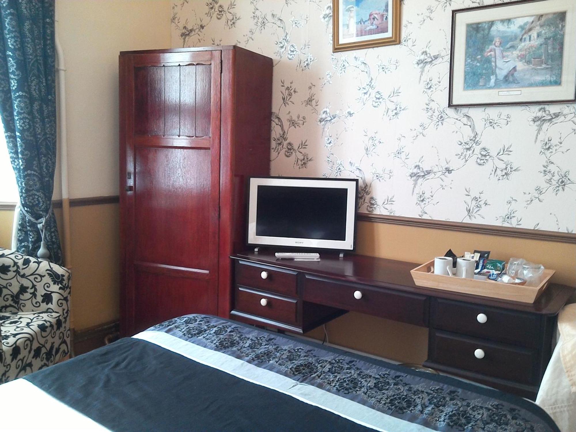 Guest house Meare Manor 4*